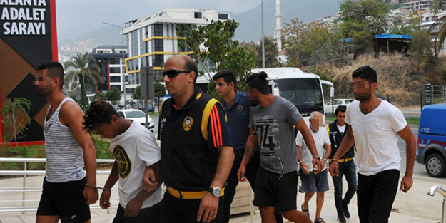 Turist taşıyan tekneler denizde bilerek çarpıştı... 15 kişi gözaltına alındı!