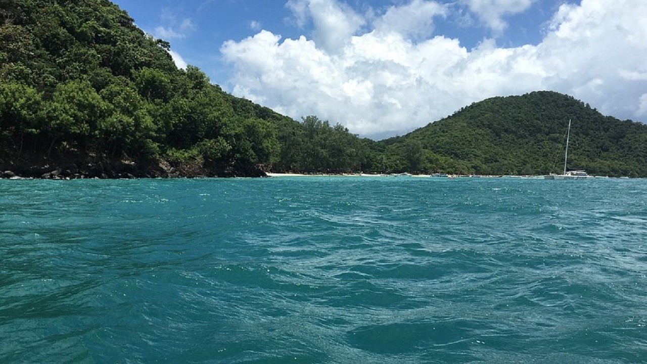 Turist teknesi alabora oldu: 8 yaralı