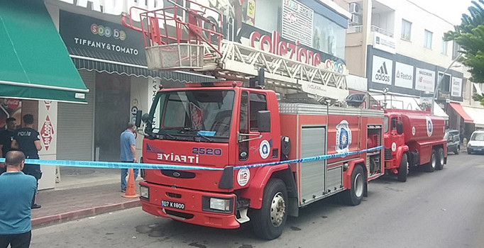 Turistik caddede korkutan yangın