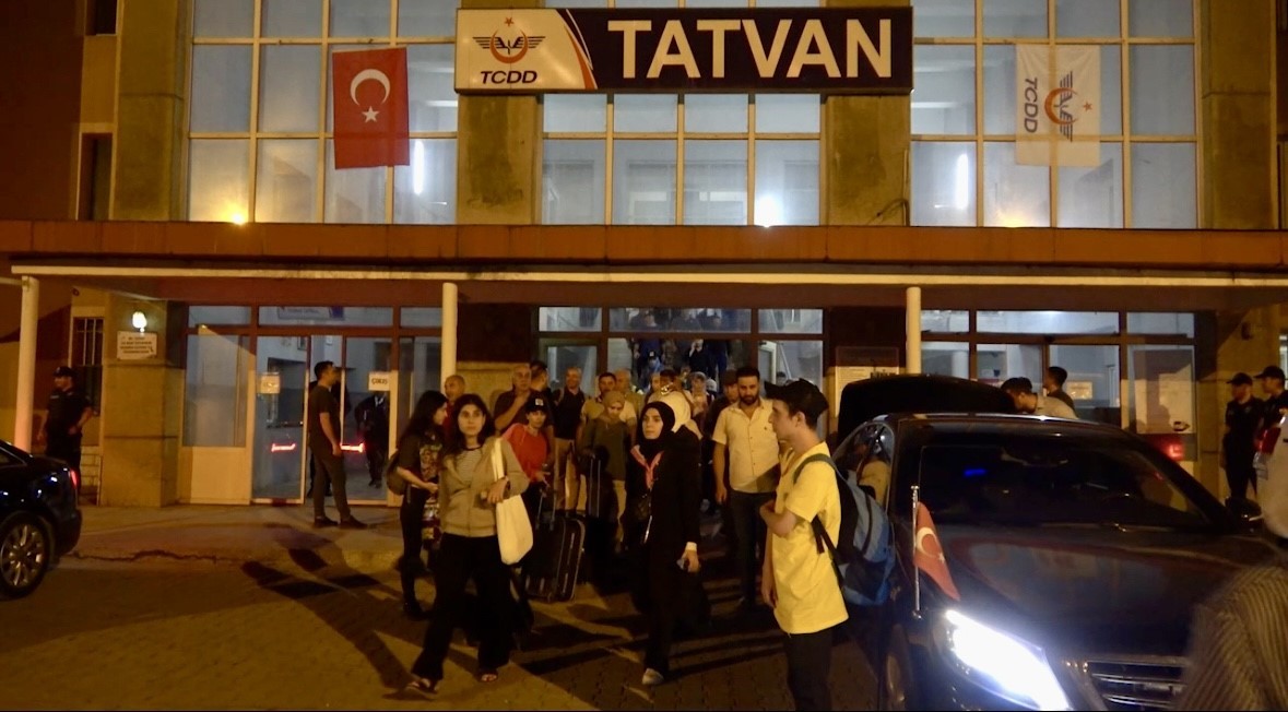 Turistik Tatvan Treni ikinci seferinde Tatvan'a ulaştı