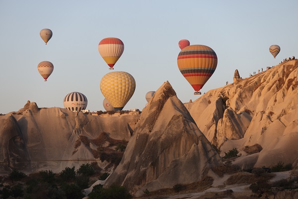 Turistler, Kapadokya'yı gökyüzünden keşfediyor