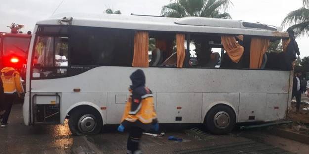 Turistleri taşıyan midibüs takla attı! Yaralılar var