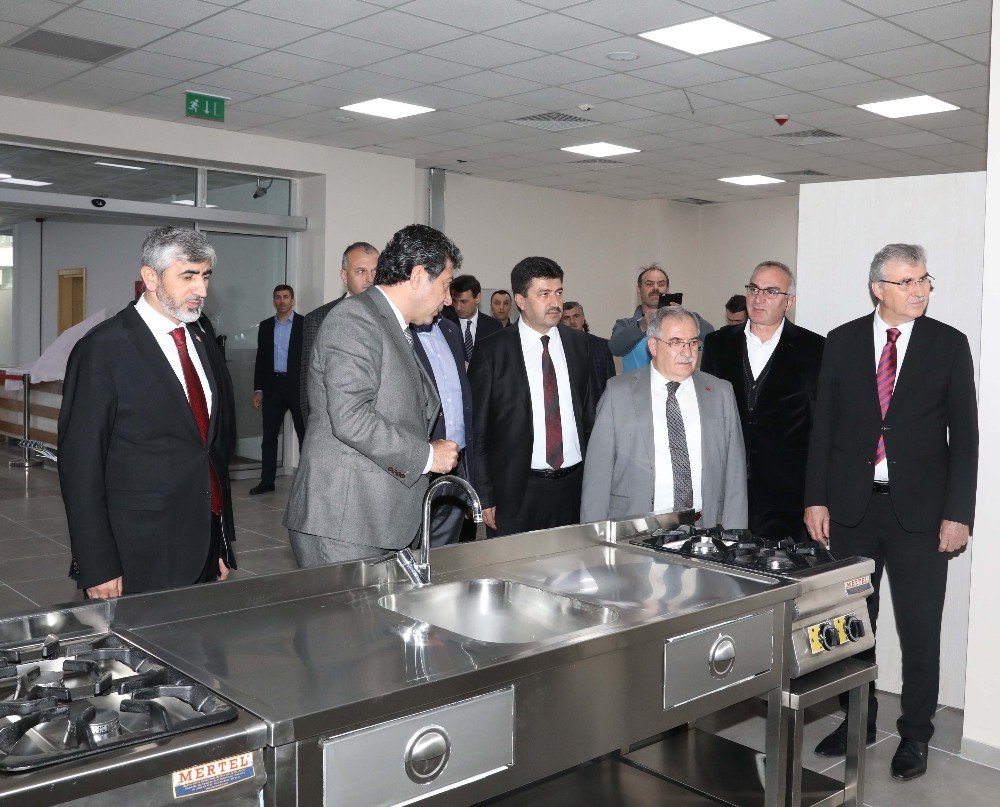 Turizm Fakültesi’ne mutfak desteği 