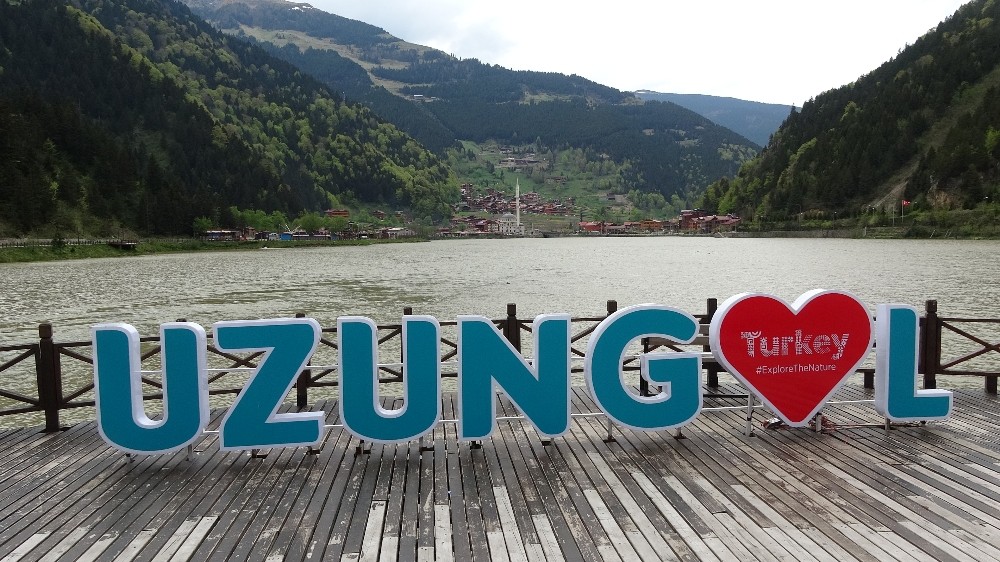 Turizm merkezi Uzungöl yaban hayvanlarına kaldı 