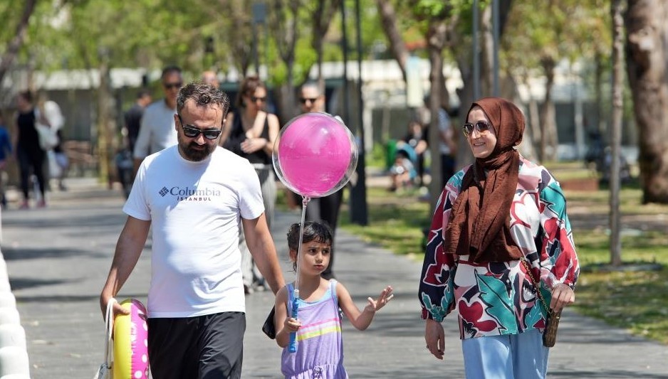 Turizmde büyük hareketlilik! 'Millet aç' dediler otelleri doldurdular!