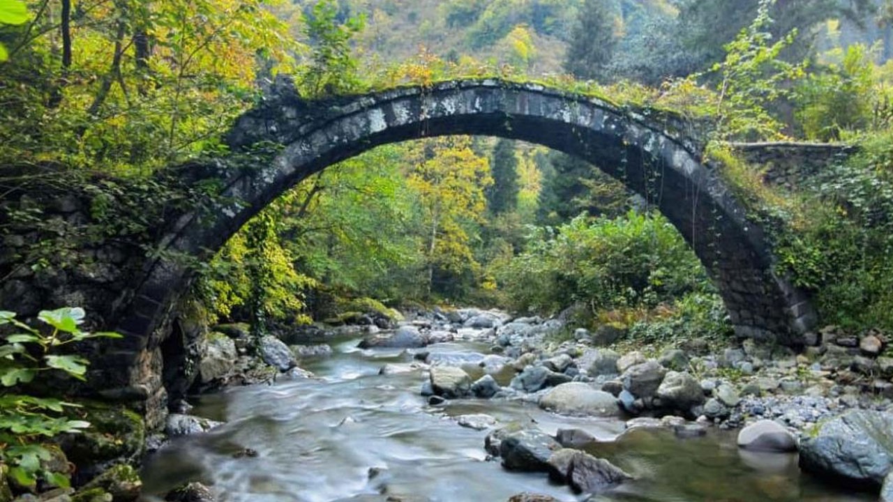 Turizme kazandırılacak köprü selde yok oldu