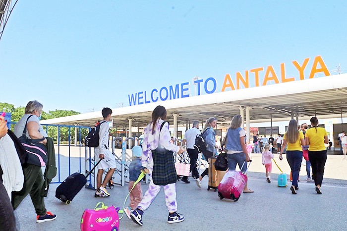 Turizmin başkenti Antalya tüm rekorları altüst etti