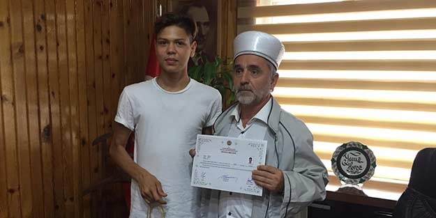 Türk ailesinden esinlenerek Müslüman oldu