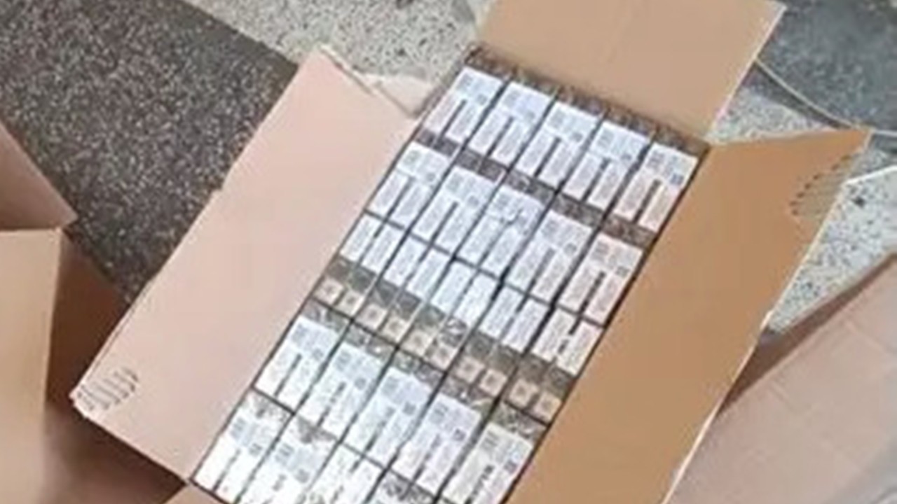 Türk aracında 75 bin paket sigara ele geçirildi