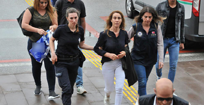 Türk asıllı Alman şarkıcı Saide İnaç'a hapis cezası