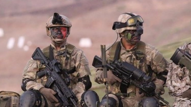 Diri diri yakıyorlardı! Türk askeri kurtardı