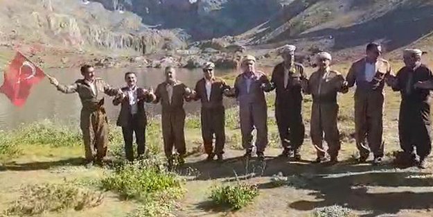 Türk askeri terörü bitirdi, halay başladı!