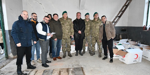 Türk askerinden Kosova'da selden etkilenen ihtiyaç sahiplerine yardım