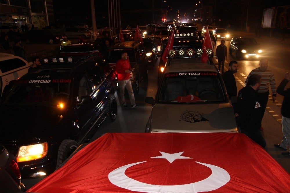 Türk askerinin Bahar Kalkanı Harekatı’na, ’offroad’cular konvoyla destek oldu 