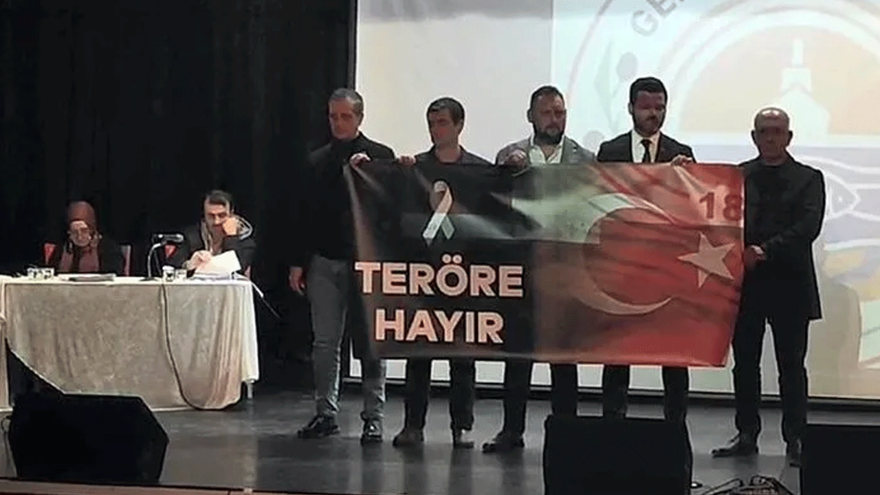Türk bayrağı CHP'lileri rahatsız etti