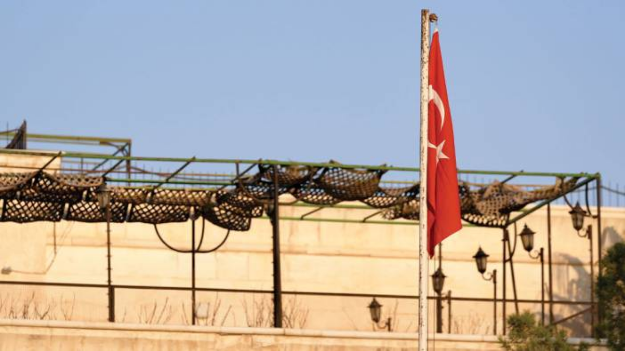 Türk bayrağı göndere çekildi! Türkiye'nin Şam Büyükelçiliği 12 yıl sonra açıldı!