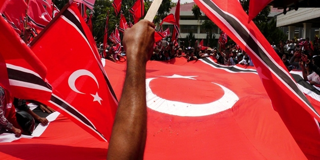 Türk Bayrağı ile bağımsızlık savaşı başlattılar! İşte BBC muhabirinin 'Türkiye sandım' dediği yer...