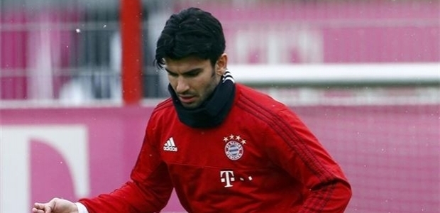 Türk bayrağı yakılınca ayrıldı