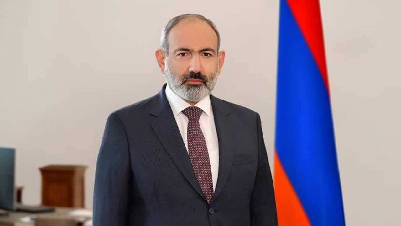 Türk bayrağına çirkin saldırı! Paşinyan açıklama yaptı