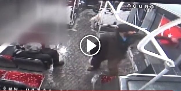 Türk bayrağına saldıran hainin sonu!