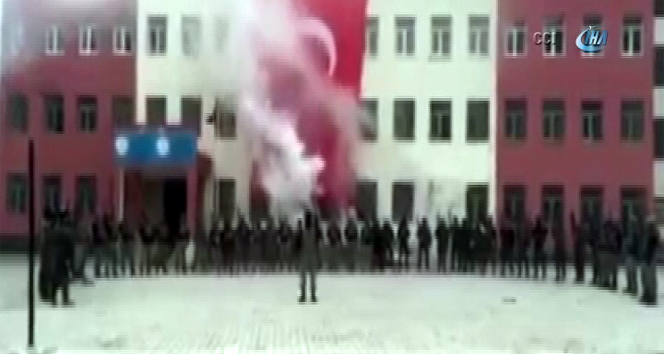 Türk Bayrağını asıp yeri göğü inlettiler!