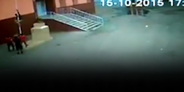 Türk bayrağını göndere çeken çocuk konuştu