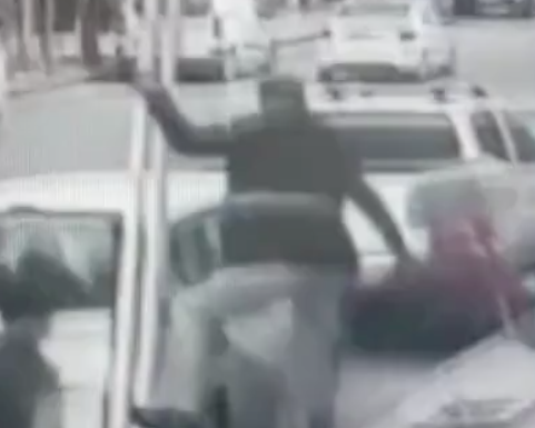 Türk bayrağını indiren gencin evine giden polis şok oldu