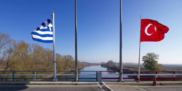 Türk Bayrağı’nın yakılmasına Yunanistan’dan ilk yorum