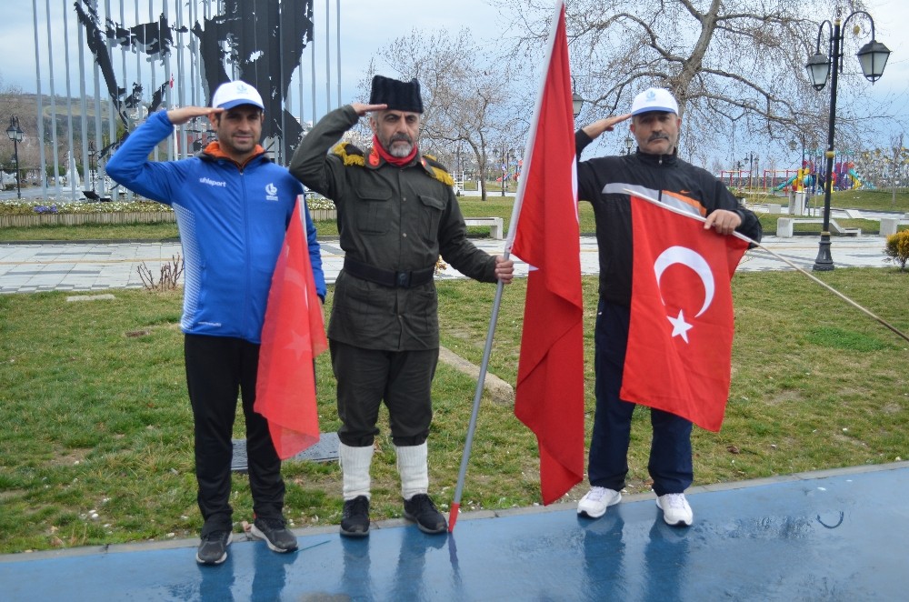 Türk Bayrağıyla İstanbul’dan Çanakkale’ye yürüyor 