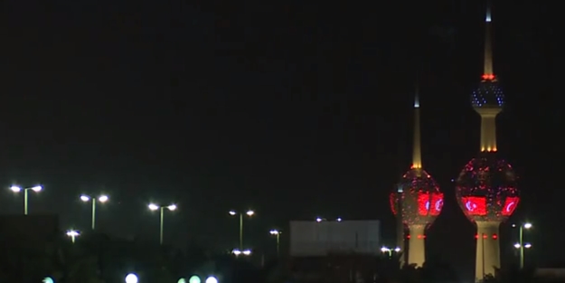 Türk Bayrakları yansıtıldı, 'Umudumuz Erdoğan'