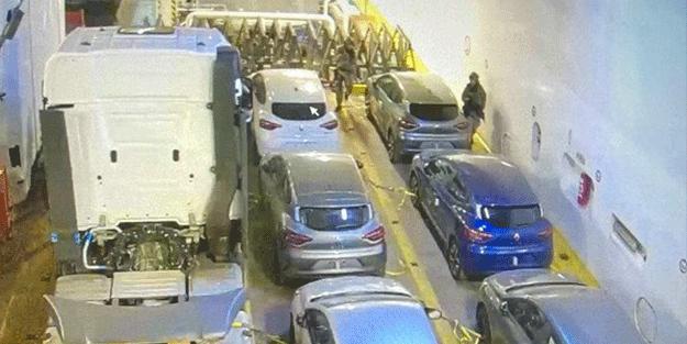 Türk bayraklı gemide kaçak saldırısı! Uluslararası sularda büyük operasyon!