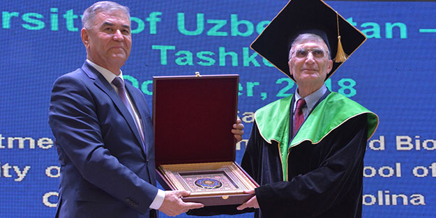 Türk bilim adamı Aziz Sancar'a, Özbekistan'da fahri doktora