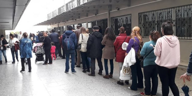 Türk Büyükelçiliği önünde sıraya girdiler!