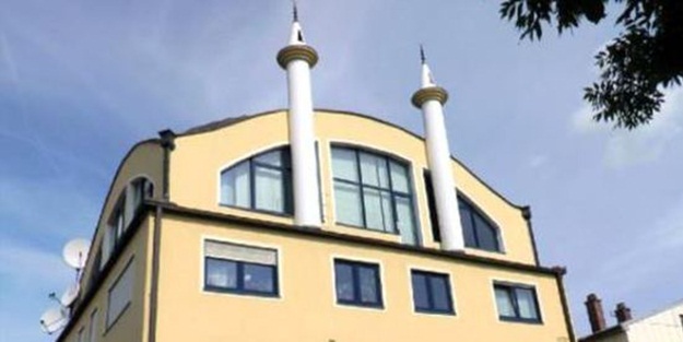 Türk camisine alçak saldırı