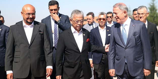 Türk devinden gövde gösterisi... Malezya kralı bizzat test etti