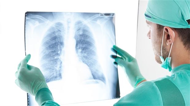 Türk doktor Kosovalı çocuklara şifa dağıtıyor