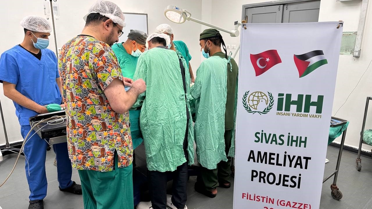 Türk doktorlardan Gazzeli yaralılara ameliyat desteği