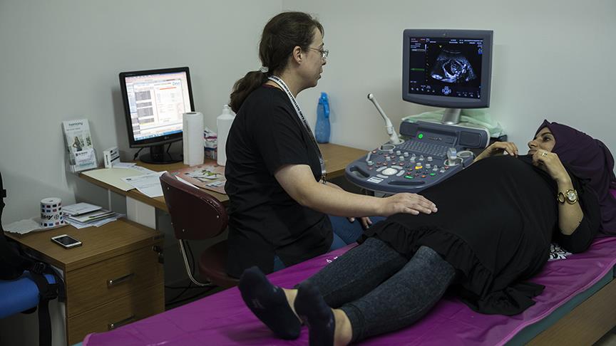 Türk doktorların başarısı... Anne karnındaki bebeğe akciğer ameliyatı