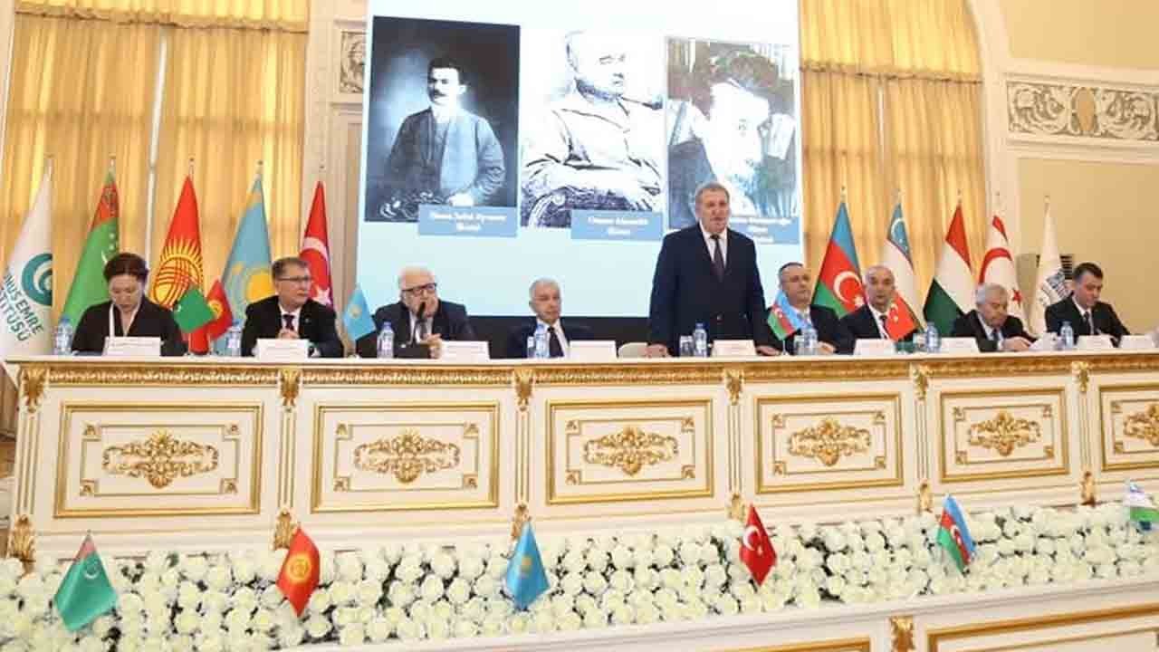 Türk dünyası Bakü’de buluştu: Ortak alfabe vurgusu damga vurdu