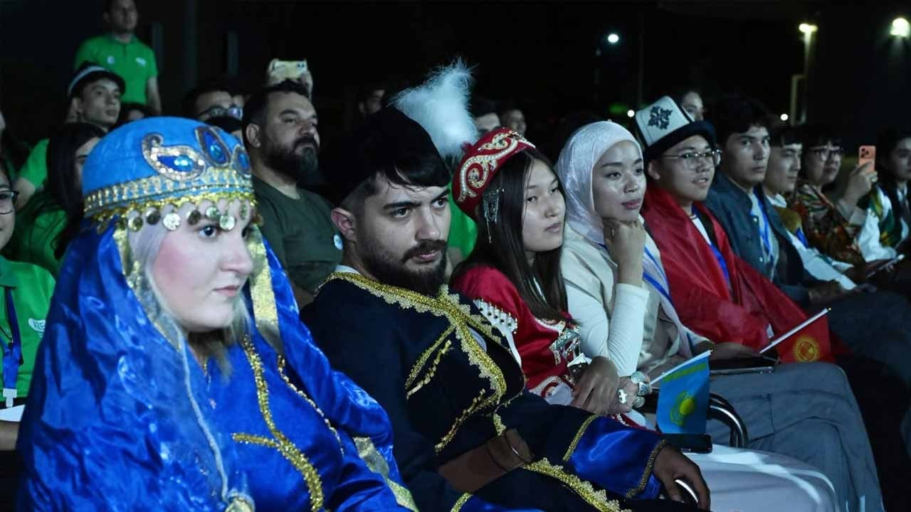 Türk dünyasının Vikipedi gönüllüleri Azerbaycan’da bir araya geldi