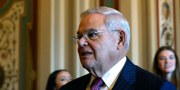 Türk düşmanı pislik içinde! Yemediği halt kalmamış