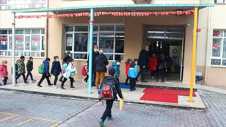 Türk Eğitim Derneği yaz aylarında okulların kapatılmamasını önerdi