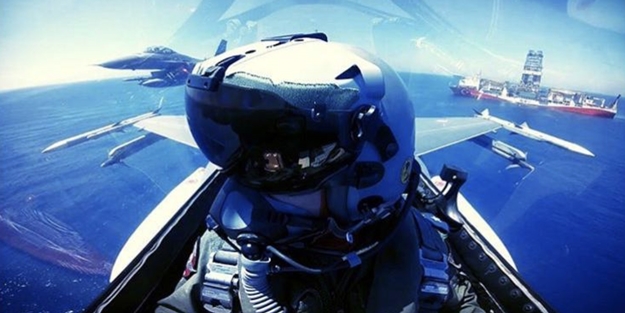 Türk F-16´ları 'Yavuz'u selamladı