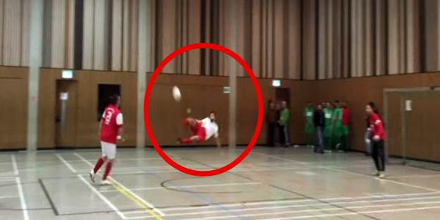 Türk futbolcunun golü dünyayı salladı (VİDEO)