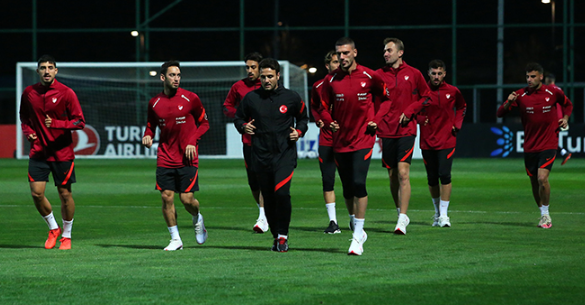 Türk futbolunda deprem oluyor! Bahis skandalında adı geçen bir futbolcu Milli takım kampından gönderildi!