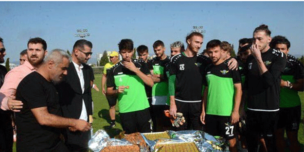 Türk futbolunu sarsan en saçma olay! Baklava yiyen 8 futbolcu kadro dışı bırakıldı
