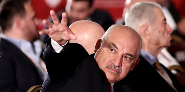 Türk futbolunun yeni patronu Büyükekşi