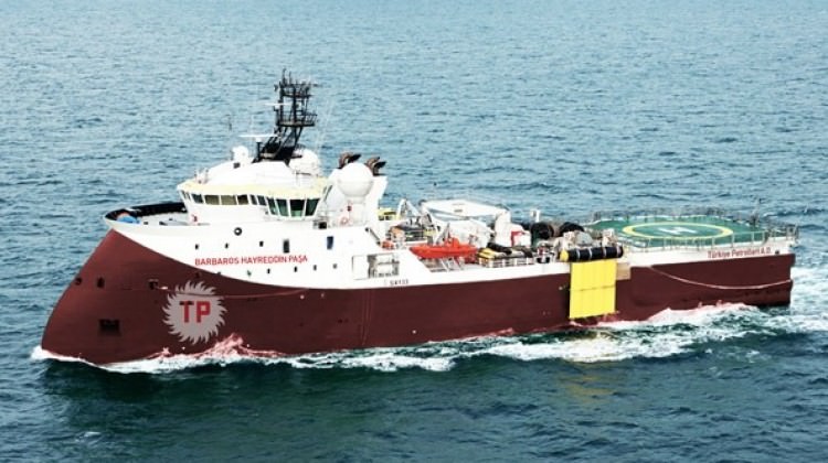 Türk gemisi orada! Büyük panikteler!