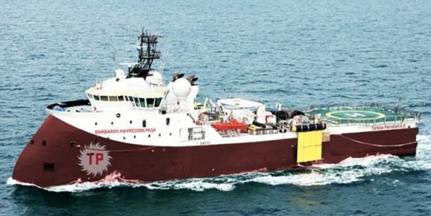 Türk gemisi Rumları panikletti!