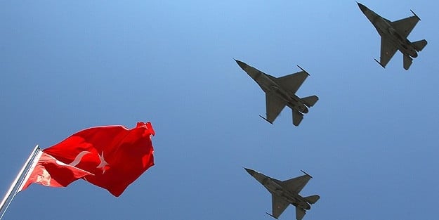 Türk jetleri Yunanistan'ı panikletti